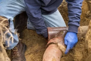 Repairing a damaged underground pipe