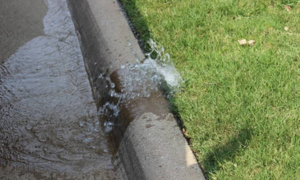 how to detect water leak in yard
